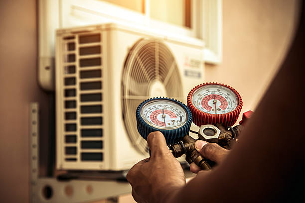 Professional Hvac technician working in Calimesa, CA